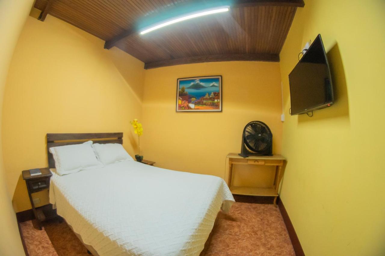 Euro Hostal Guatemala City ภายนอก รูปภาพ