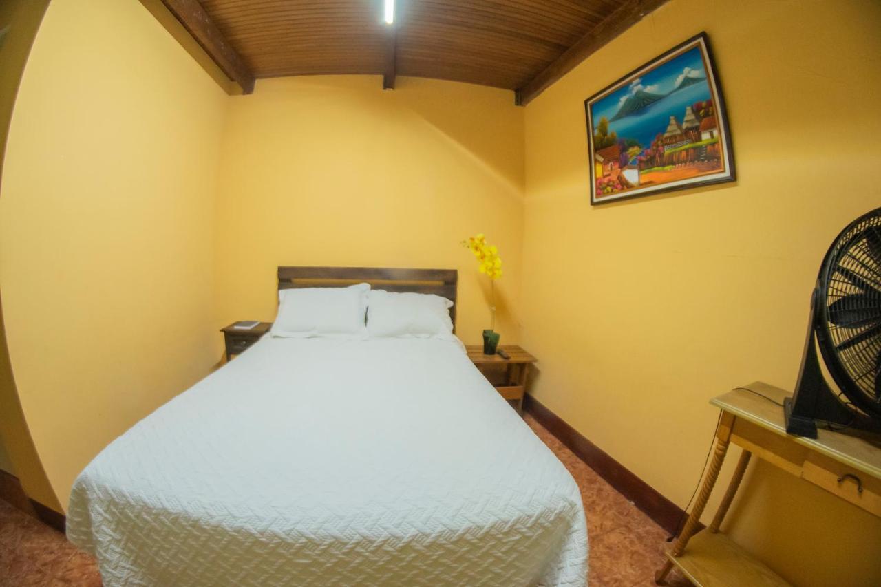 Euro Hostal Guatemala City ภายนอก รูปภาพ